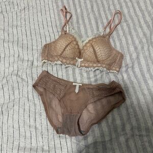 Lace Trimmed Bra and Panties Set (34B, XS-S)